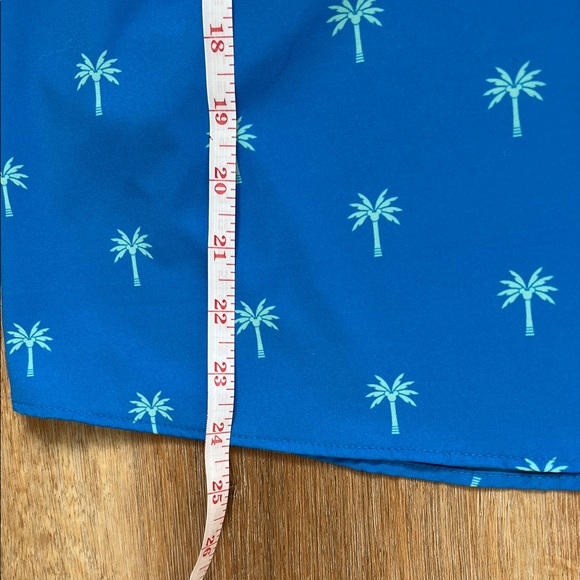 Disney ⭐️ Vacation Club Member Blue Palm Tree Ruffle Blouse Size S - Picture 16 of 16